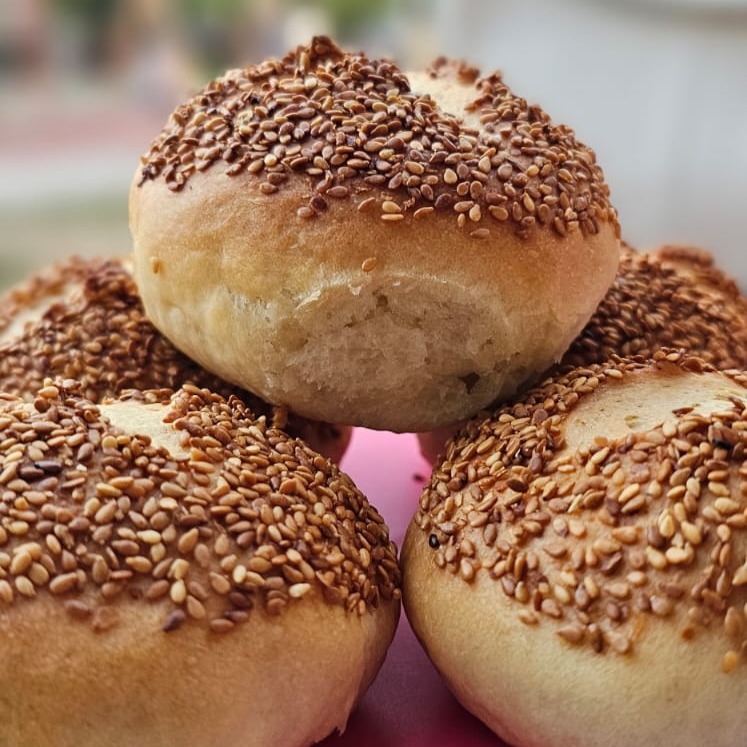 Susamlı Peynirli Poğaça